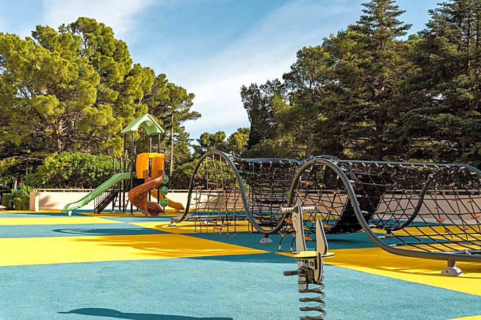 Alemaris Resort