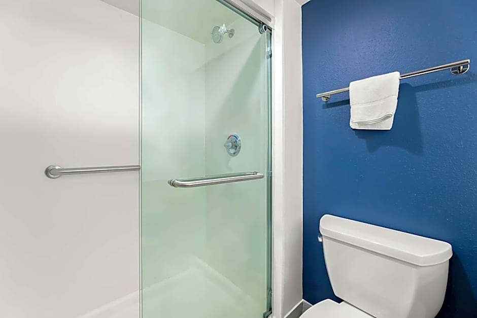 Spark by Hilton Tupelo