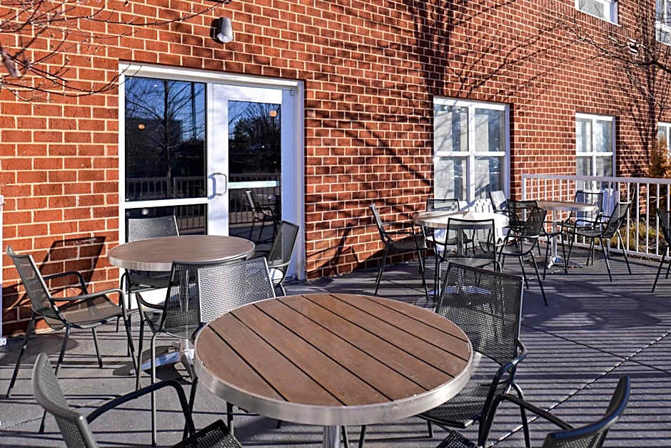 Holiday Inn Express Hotel & Suites St. Louis West-OFallon By IHG