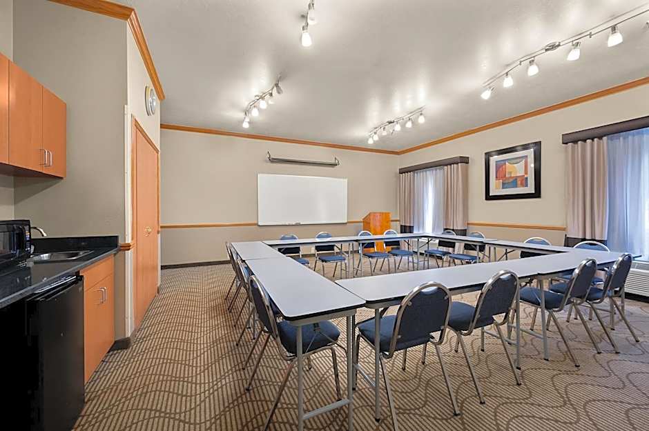 Comfort Inn & Suites In Fenton