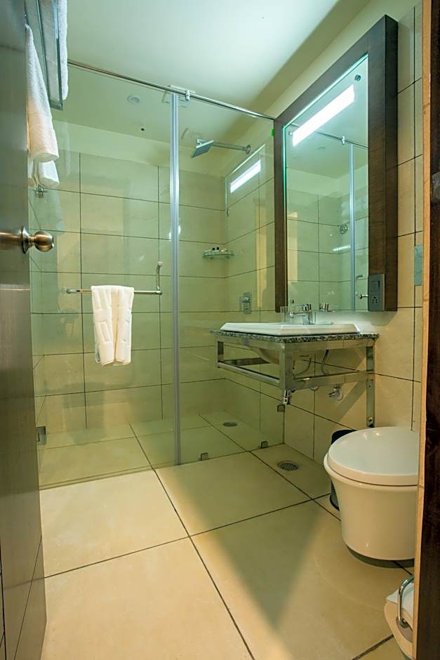 THE ROYAL COURT HOTEL & SPA