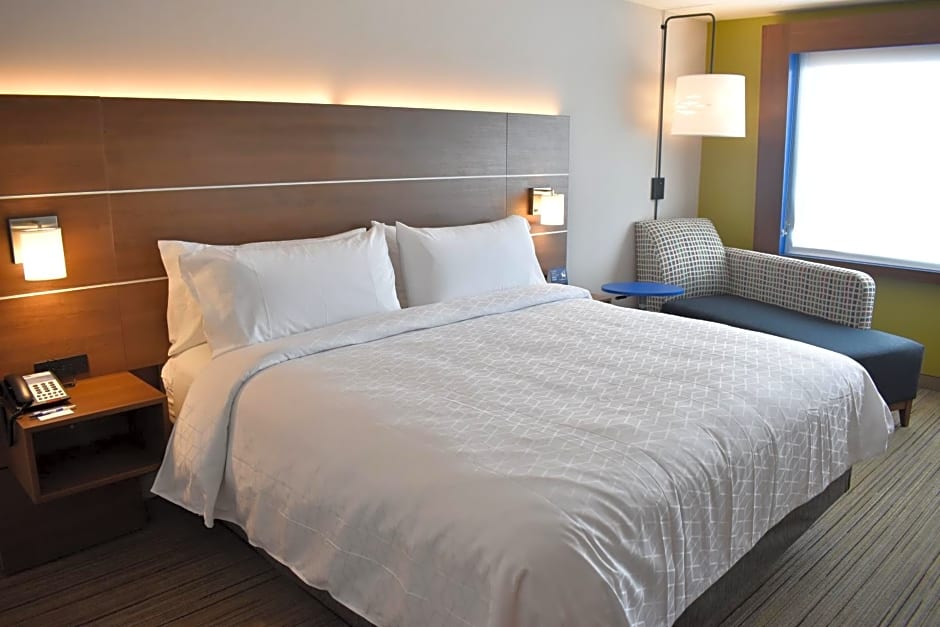 Holiday Inn Express & Suites - Boston South - Randolph, an IHG Hotel