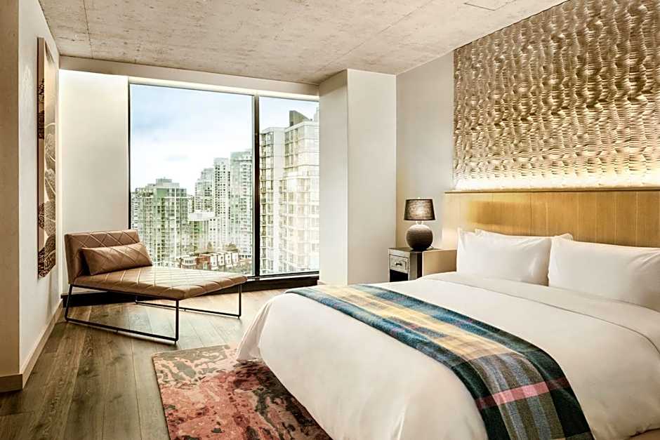 the DOUGLAS, Autograph Collection by Marriott