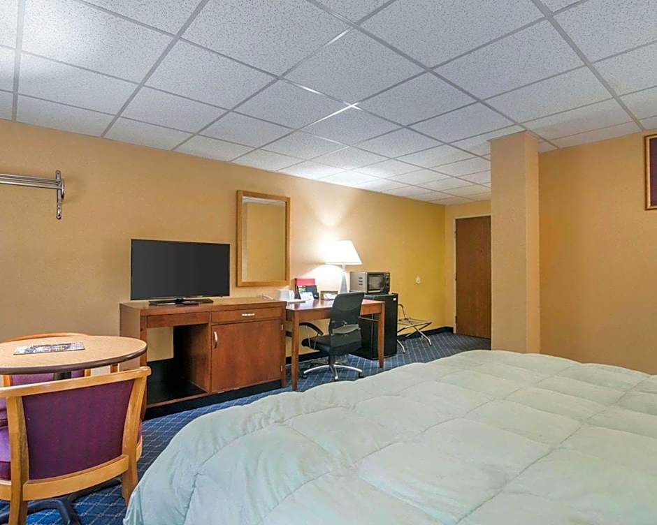Photo 1 of 4 of 1 King Bed