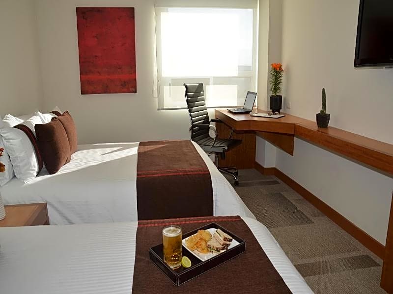 Mision Express Monterrey Aeropuerto La Fe