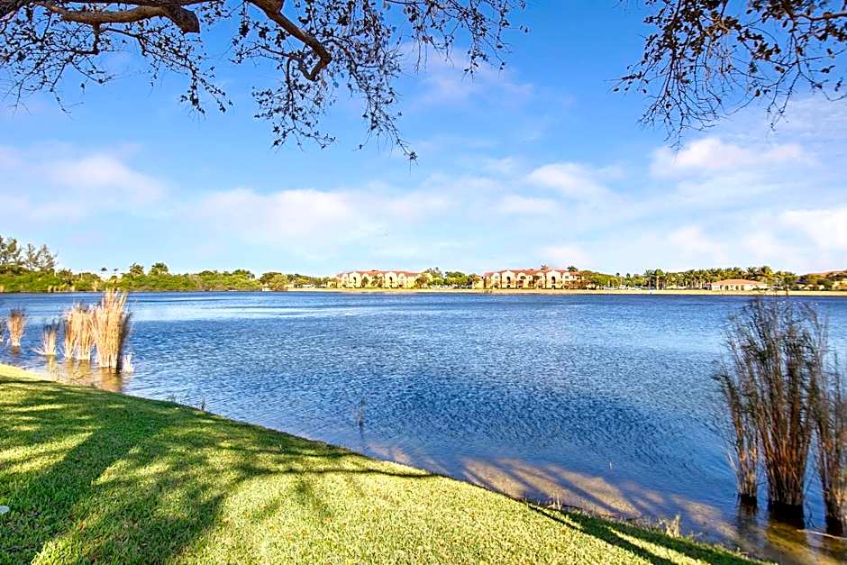 La Quinta Inn & Suites by Wyndham Fort Lauderdale Airport