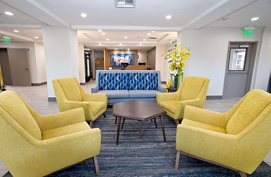 Holiday Inn Express & Suites Sacramento NE Cal Expo By IHG