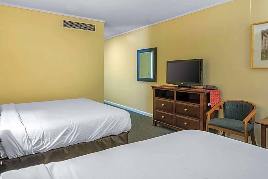 TiltonLodge Inn & Suites