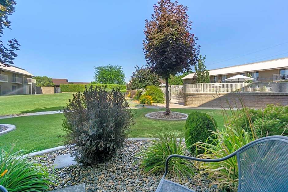 Best Western Plus Ahtanum Inn