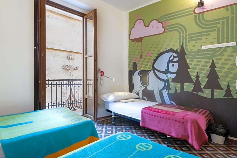 Home Youth Hostel by Feetup Hostels