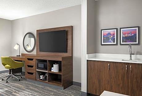 Deluxe Corner King Room