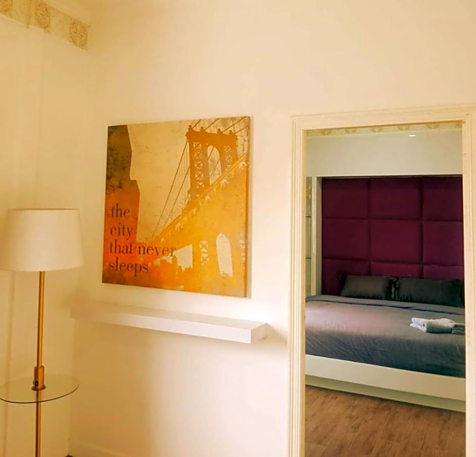 Titanic Residence-7 minute walk to the Beach