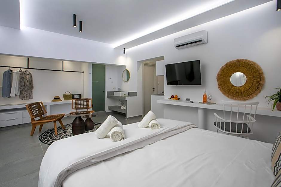 Calma Luxury Studios & Suites