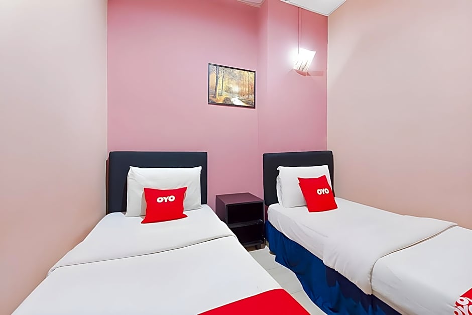 OYO 89588 Destiny Riverside Hotel