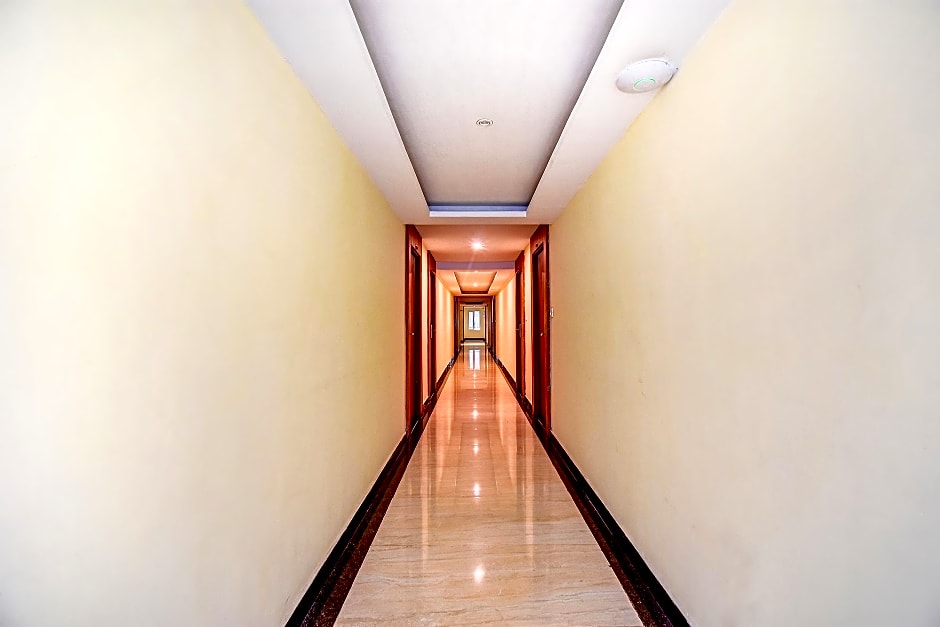 FabHotel Abirami Grand Inn - Nr. Bryant Park