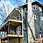 Fire Mountain Inn, Cabins & Treehouses - Bed And Breakfast