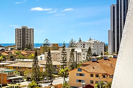 1 Bedroom Bi-level Loft