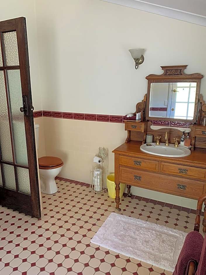 Rosebridge House Bed & Breakfast