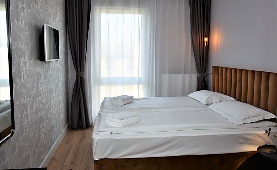 Patio Riverfront Aparthotel