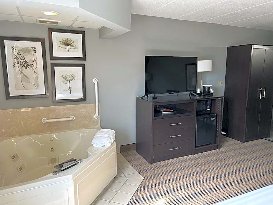 Photo 1 of 4 of 1 Bedroom 1 King Bed Suite