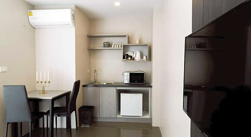 RQ Bangkok Sukhumvit 107 by Collection O