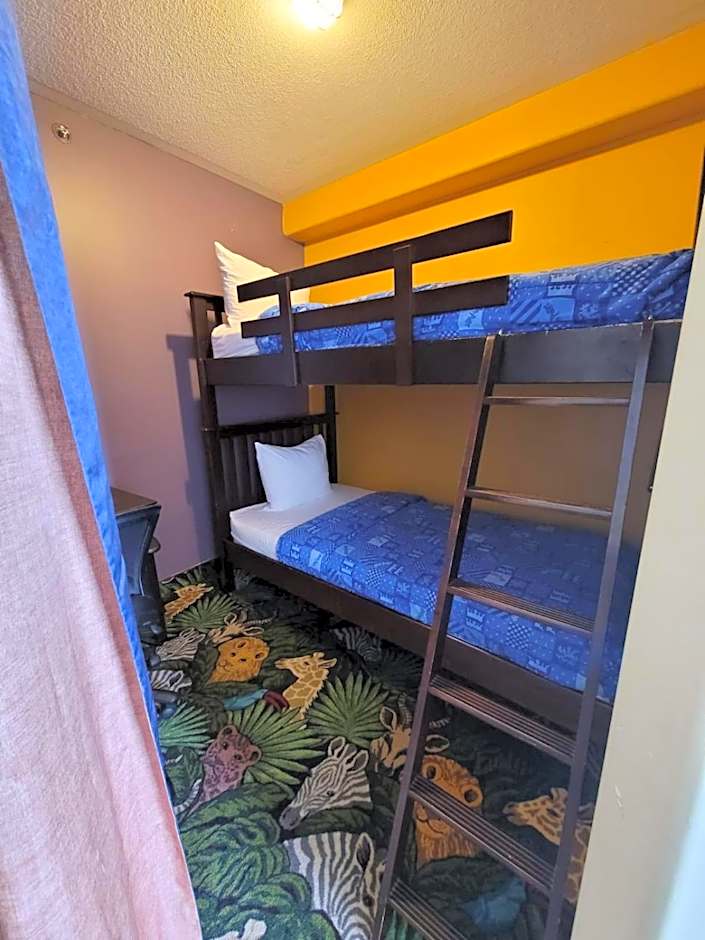 Super 8 by Wyndham Barrie South