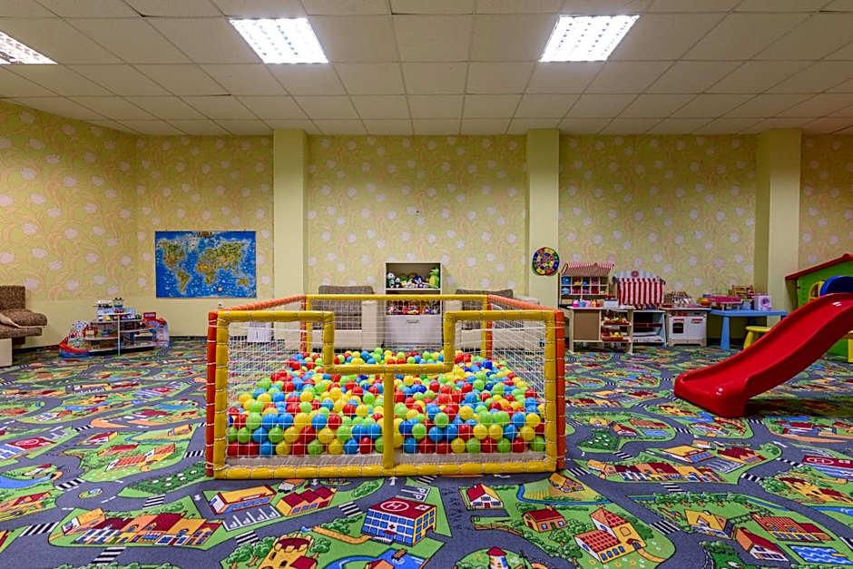 Grand Royale Apartment Complex & Spa