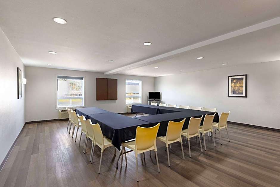 Super 8 by Wyndham St-Jerome