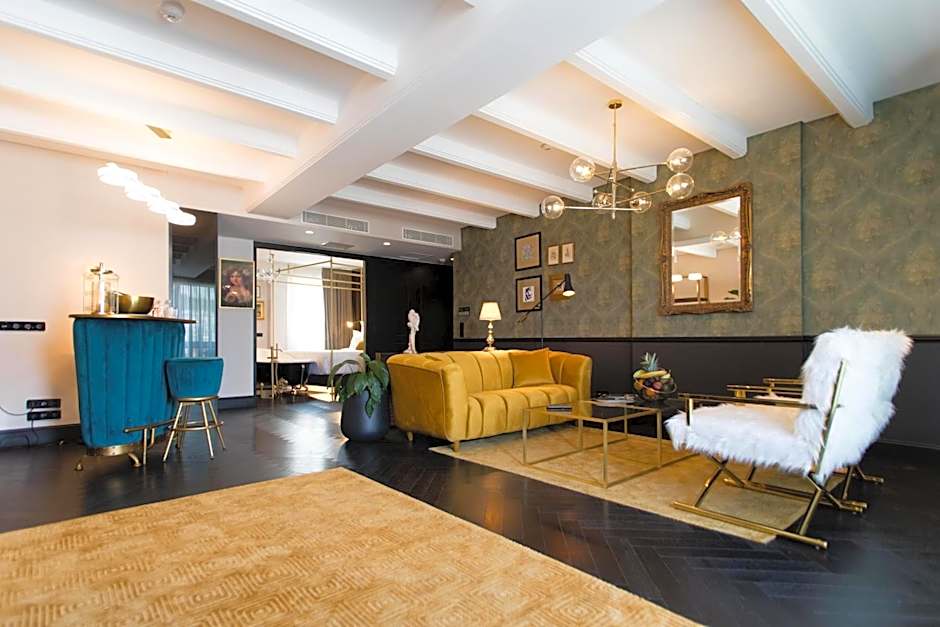  Skylark, Aluma Hotel & Resort