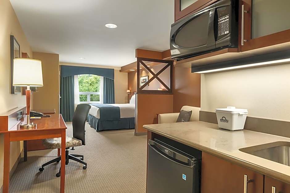Days Inn & Suites by Wyndham Brandon