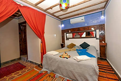 Double or Twin Room with Mountain View