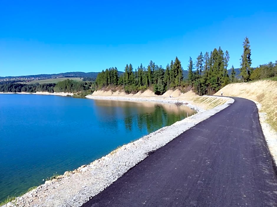 Domki nad jeziorem czorsztyńskim