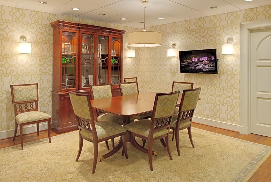 Hotel Roanoke & Conference Center, Curio Collection by Hilton