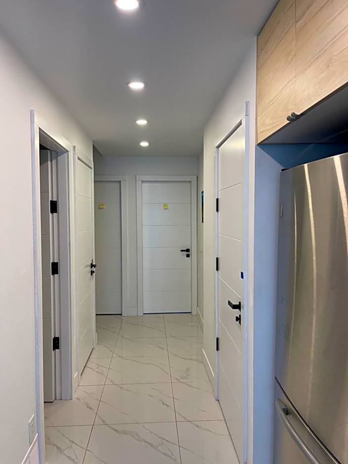 New Luxury Walkout Suite Near University-BY ROOM