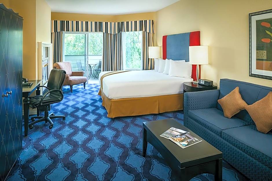 Plaza Inn & Suites at Ashland Creek