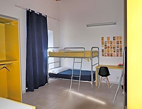 Single Bed in Mixed Dormitory Room