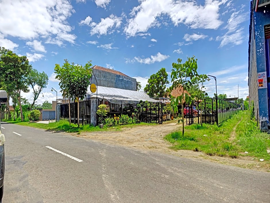 SPOT ON 90742 Kinanthy Garden Syariah