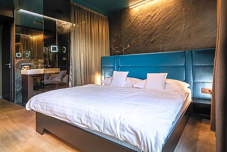 BOUTIQUE HOTEL11 with rooftop SPA