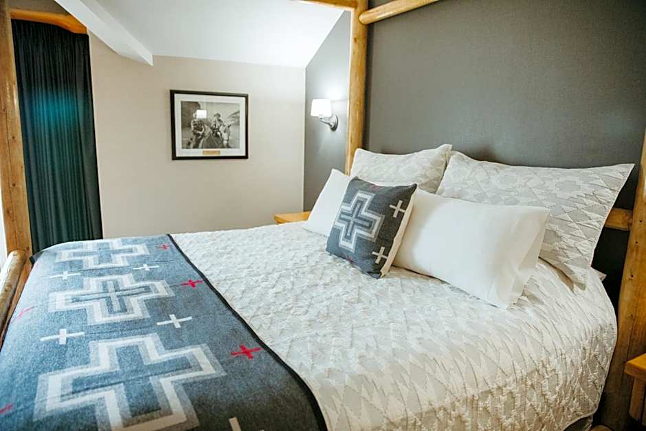 Brewsters Mountain Lodge