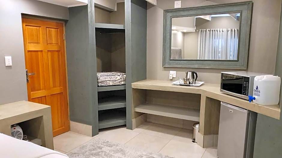 Izimbali Lodge and Restaurant