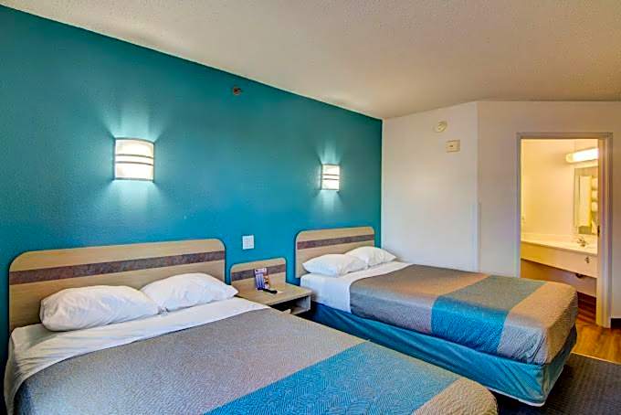 Econo Lodge Menomonie I-94