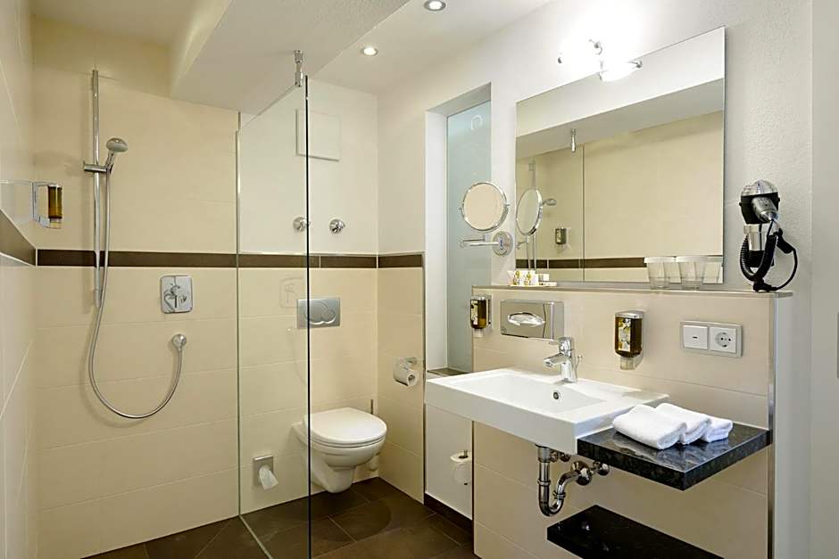Photo 1 of 9 of Double Room