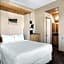Independence Square 300, Nice Hotel Room with Great Views, Location & Rooftop Hot Tub!