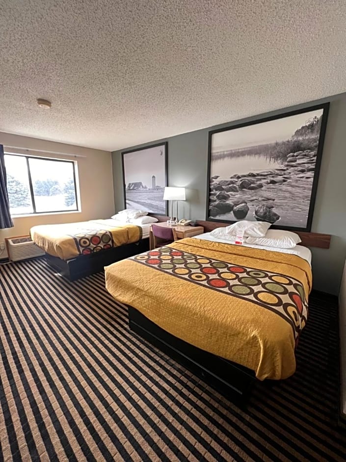 Super 8 by Wyndham Humboldt