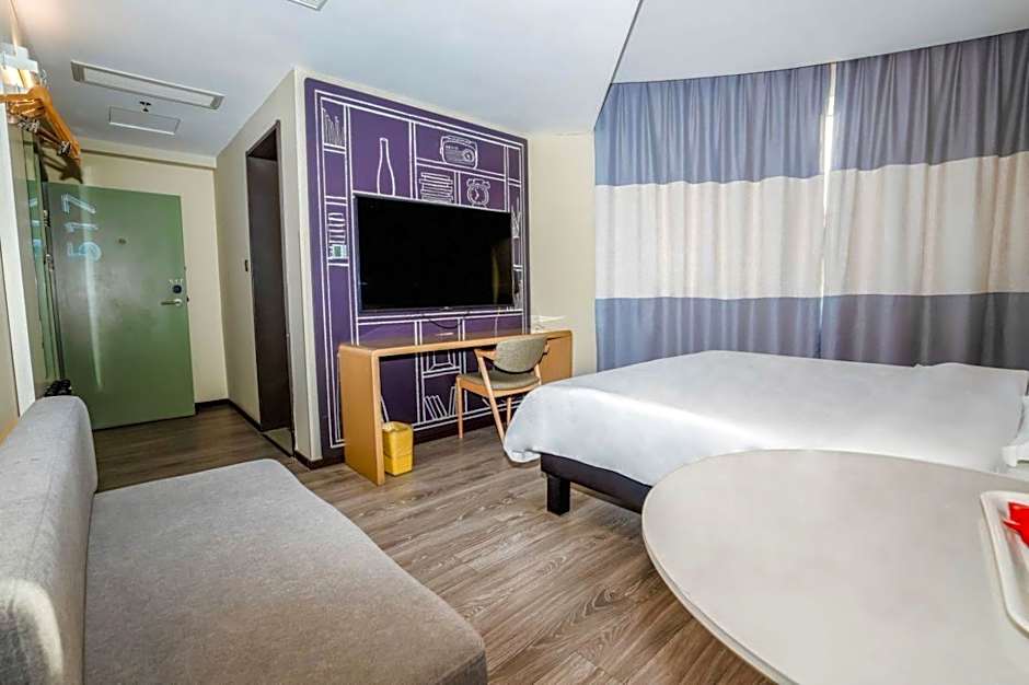 ibis Jiayuguan Railway Station Hotel