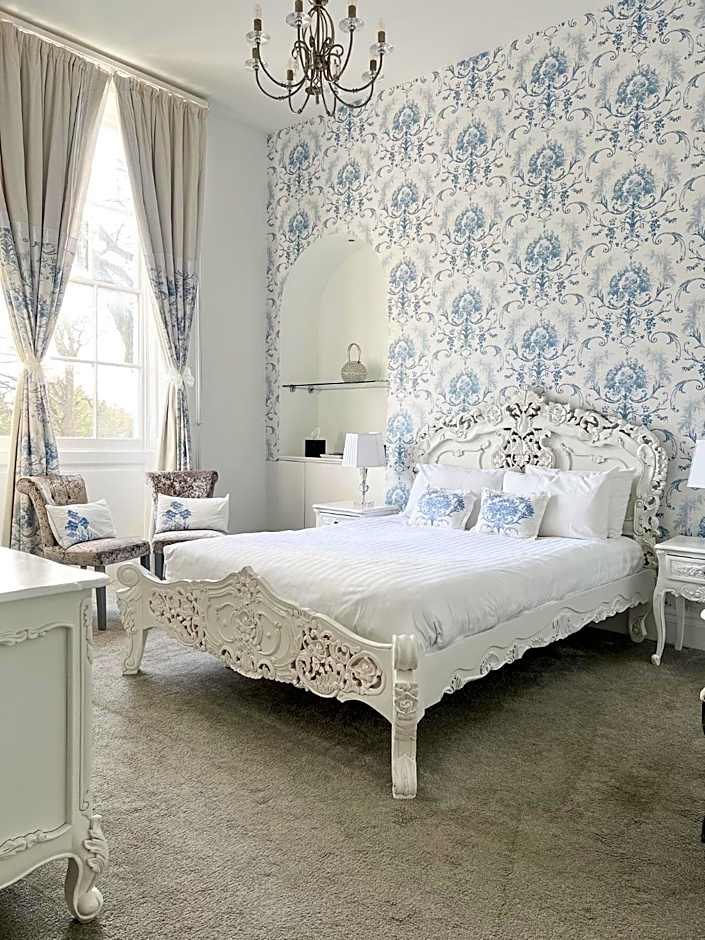 The Riverside House Hotel