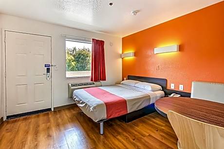 Queen Room - Disability Access