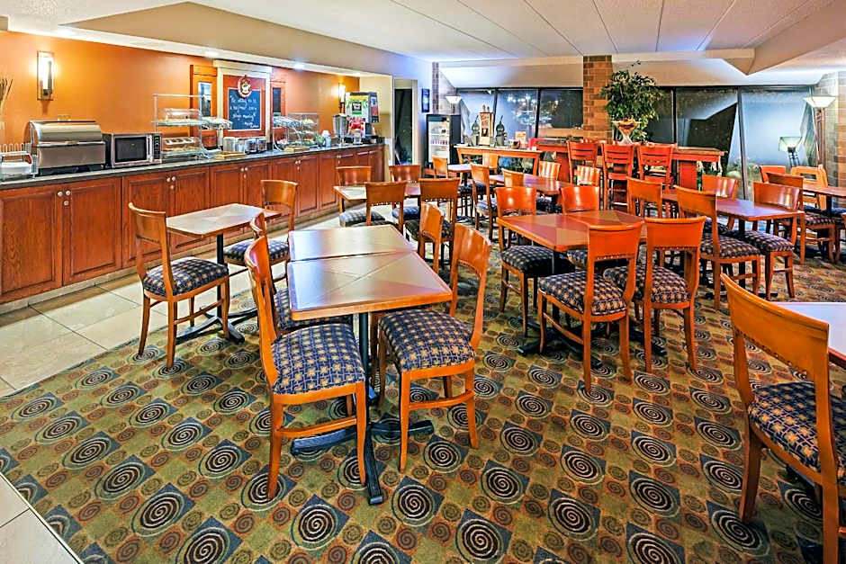 AmericInn by Wyndham Omaha