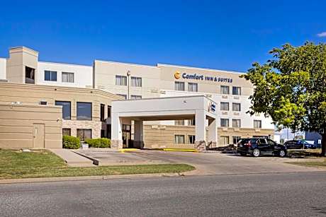 Comfort Inn & Suites Wichita Northeast