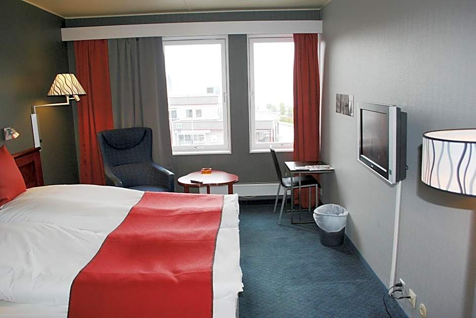 F2 Hotel